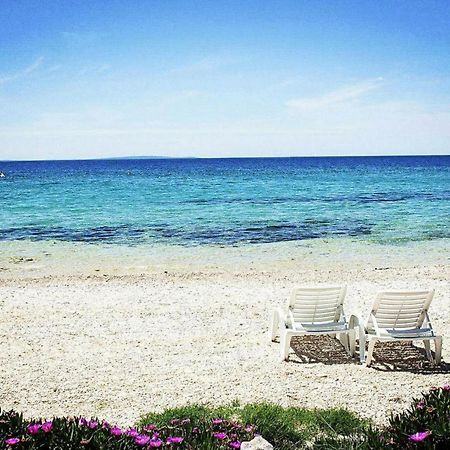Mobile Home Mediteran Superior By The Pool In Caravan Park Strasko, Novalja Exterior foto