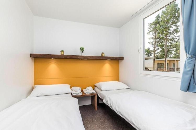 Mobile Home Mediteran Superior By The Pool In Caravan Park Strasko, Novalja Exterior foto