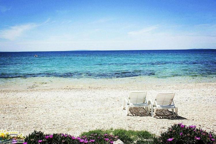 Mobile Home Mediteran Superior By The Pool In Caravan Park Strasko, Novalja Exterior foto